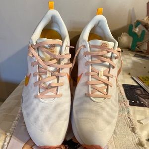 Brand new women’s Nike sneakers